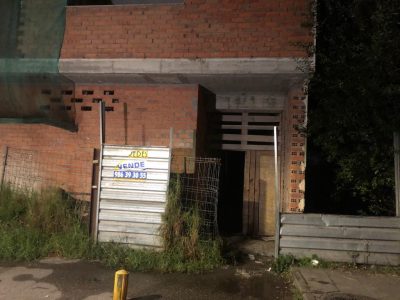Atopan o corpo sen vida de ‘Mari’ no sótano inundado dun edificio da rúa Atranco de Cangas