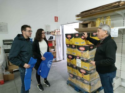 Os mozos de Marín póñense o chaleco azul