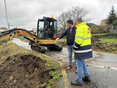 O Concello actúa no firme e sostemento da estrada entre Casás e a praia da Coviña