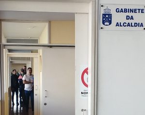 Con lloros, gritos y acusación de amenazas, así transcurrió la reunión entre el gobierno y la Policía Local de Cangas