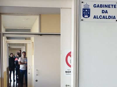 Con lloros, gritos y acusación de amenazas, así transcurrió la reunión entre el gobierno y la Policía Local de Cangas