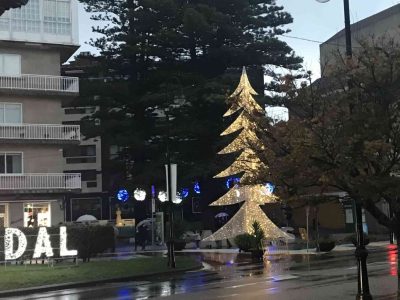 La iluminación navideña de Cangas brillará desde mañana
