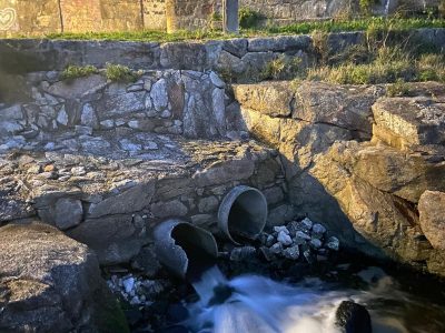 Cascada de vertidos fecales en Cangas