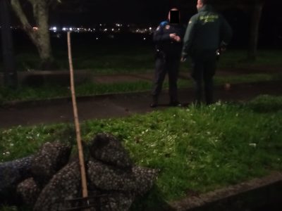 Os furtivos pillados na Xunqueira volven a actuar na praia de Cobas, en Vilaboa, roubando ameixa