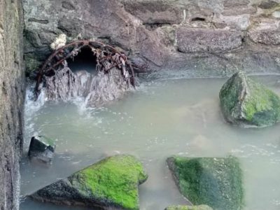 Máis alertas de fecais, máis avisos de sanción ao Concello de Cangas e cero explicacións