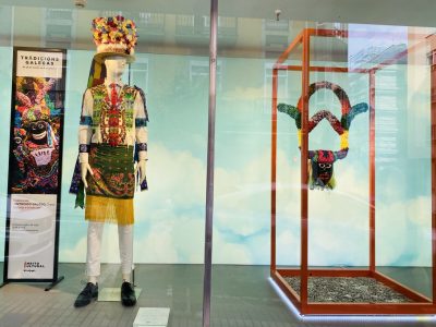 As vestimentas de Cobres lucen nunha exposición temática do Entroido Galego