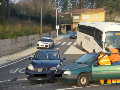 Atasco monumental en Tirán por un accidente entre dos vehículos que dejó dos heridas