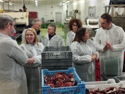O conselleiro do Mar visita a empresa Rosa dos Ventos de Marín como exemplo de xestión e reclama a baixada do IVE do peixe