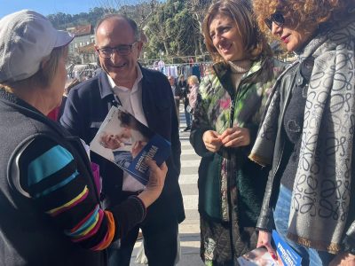 Vázquez, Sotelo e Hermelo piden o voto no mercado de Cangas