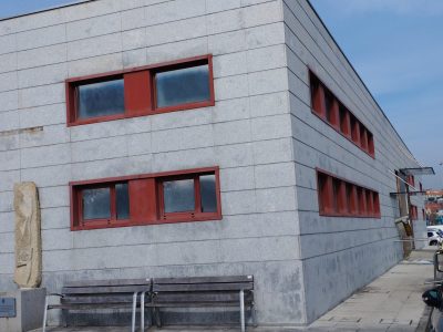 A Confraría de Cangas recibe axuda para unha nova fábrica de xeo na lonxa de Cangas