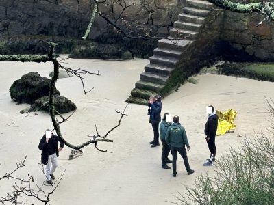 Aparece un cadáver en la playa Queixeira de Domaio