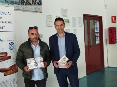 Alfonso Villares pon en valor na Confraría de Cangas a Navalla das Illas Cíes