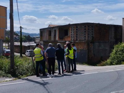 Los vecinos de Meira, molestos por la falta de atención de las diferentes administraciones