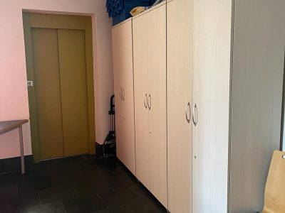 Un armario de melamina de 2.700 euros para uso privado