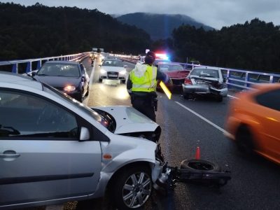 Dos personas heridas en un accidente múltiple en la autovía del Morrazo