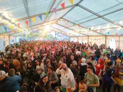 San Xulián despide el carnaval por todo lo alto, reuniendo a un total de 15 agrupaciones en el desfile