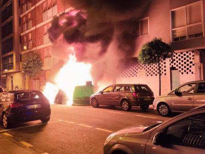 Vuelven a quemar cuatro contenedores en el centro de Marín
