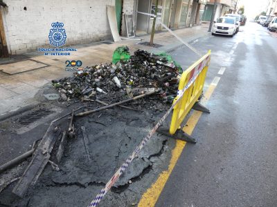 Queman varios contenedores durante la noche del apagón en Marín
