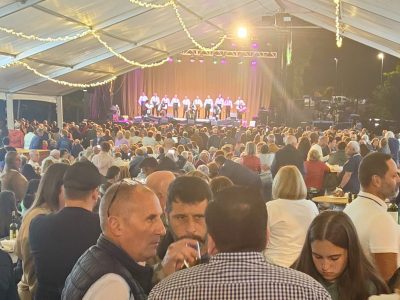 As actuacións de Treixadura e da Escola da Banda de Música de Vilaboa abarrotan a Festa do Viño