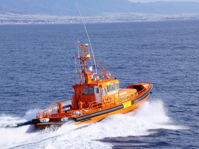 Dos jóvenes heridos en una explosión del barco en el que navegaban en Meira