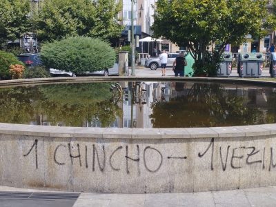 Más de un año sin limpiar la fuente de la Alameda Nueva de Cangas