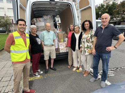 Varias entidades sociais reciben da man de Humana e o Concello unha doazón de produtos de primeira necesidade