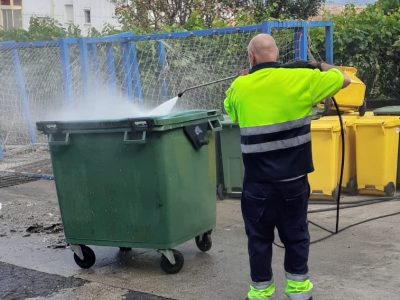 O Concello de Marín condea o mal uso dos colectores dalgunhas zonas do centro e fará unha campaña de concienciación para ter boas prácticas no depósito de residuos