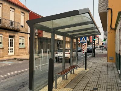 O Concello de Marín instala unha marquesiña en Dr. Otero Ulloa para as persoas usuarias do transporte público