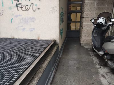 Preservativos y heces los lunes en el centro de salud de Cangas