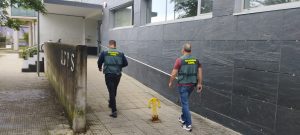 Parten una silla en la cabeza a un vecino de Herbello durante una pelea en su vivienda