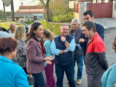 A alcaldesa María Ramallo visita a mellora do primeiro tramo da estrada que conecta Pastoriza coa PO-313