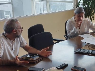 AV exige al tripartito que trabaje por la gestión pública de los servicios