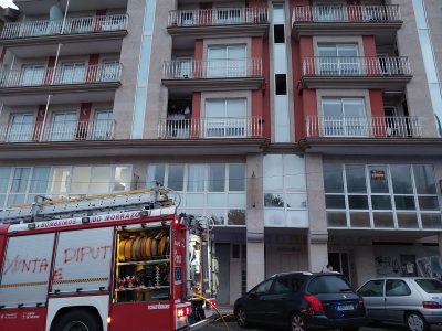 El fuego en un microondas obliga a desalojar un edificio en Moaña