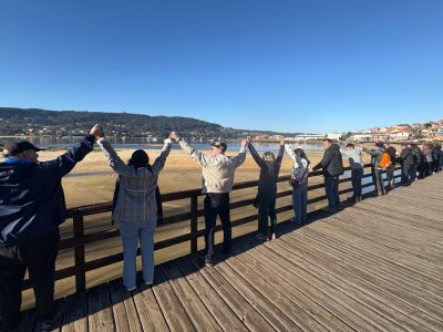 Mega abrazo a la ría de Aldán con un gobierno local ausente