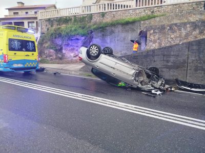 Tres heridos un accidente en Domaio tras quedarse dormido al volante