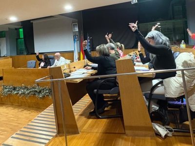 Cangas se adelanta a Costas