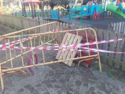 Iluminan el parque infantil de Meira