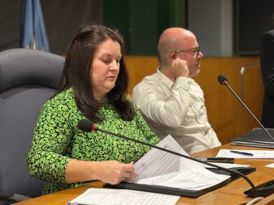 AV advierte de que tomará «medidas legales» por privarle del informe de Secretaría