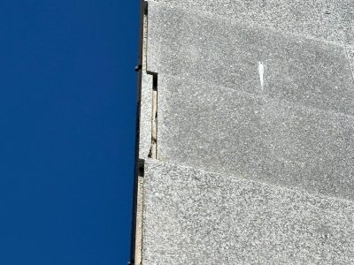 Riesgo de caída de losas en el Centro Social