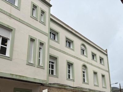 Un colegio de Cangas denuncia a varias familias por injurias y calumnias