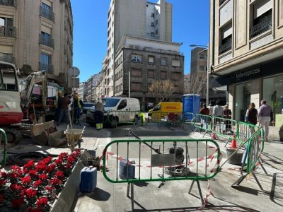 En execución varias obras de mellora no entorno da Avenida de Ourense relacionadas co bacheo, os servizos e a conexión eléctrica