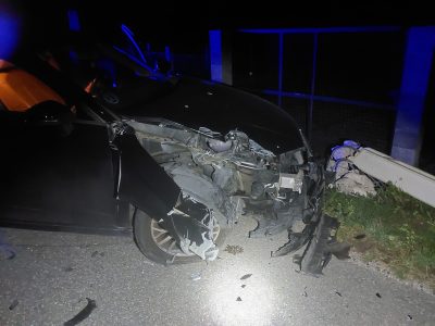 Una joven que dio positivo en alcohol impacta contra un poste en Ameixoada