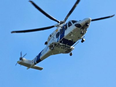 Evacuado en helicóptero un hombre en la playa de Barra
