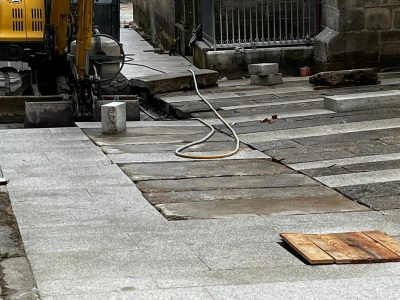 El tripartito está “destruyendo» el patrimonio” en la rúa Estrela