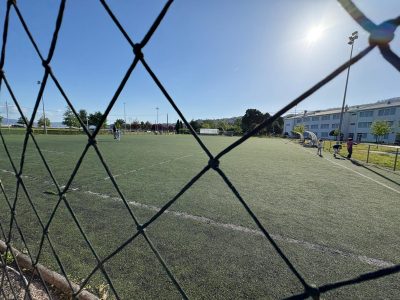 Moaña formaliza el contrato con la empresa que cambiará los campos de fútbol-7