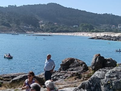 Cangas tiene playas sin balizar en el ecuador del verano