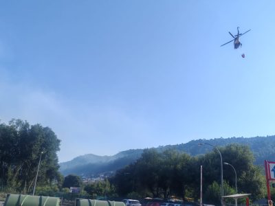 Un nuevo incendio forestal en Bueu quema 900 m2 en O Valado
