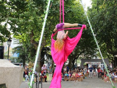 Un espectáculo na Alameda de Marín anuncia a chegada da edición máis ambiciosa da Festa Corsaria