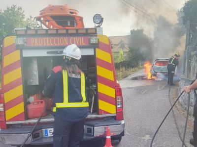 Arde un coche en Abelendo
