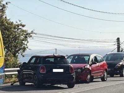 Dos personas heridas en un choque frontal en Isamil